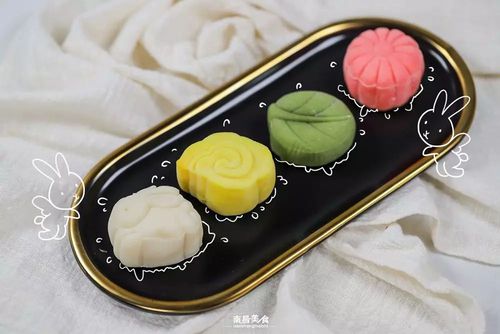 雪白滚圆的兔兔,金灿灿的祥云,万年青的树叶,粉嘟嘟的娇花,从外形而言